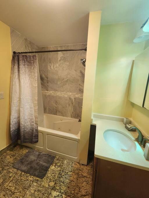 Apartmán Classy 3 Bed Near Nyc With View! Union City Exteriér fotografie